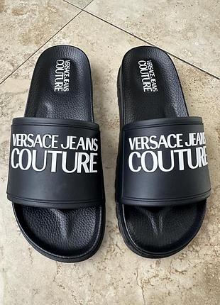 Шикарні шльопанці versace