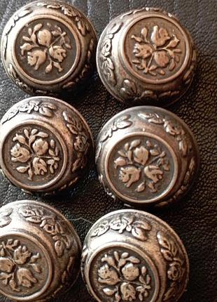 Винтажные металлические пуговицы
