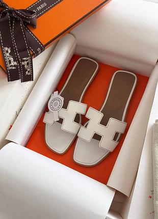 Білі шкіряні шльопанці люкс якості