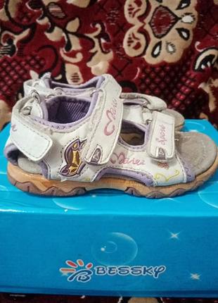 Босоніжки на дівчинку