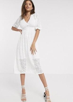 Біла сукня перфорація