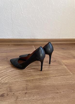 Підбори човники чорні