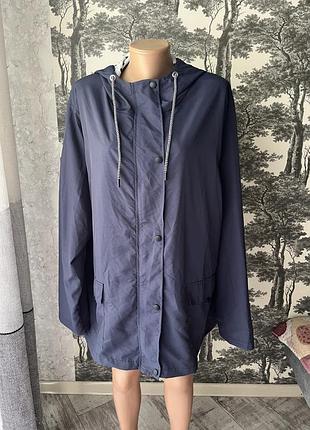 Жіноча куртка вітровка