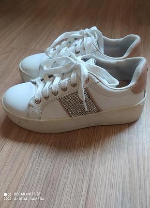 Кроссовки белые сникерсы