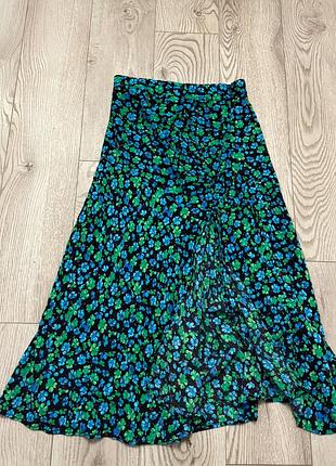 Спідниця з розрізом