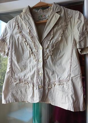 Бежевый женский жакет