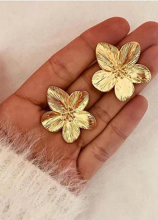 Сережки квітка під золото мінімалізм кульчики золотисті квіти