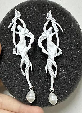 Дивовижні сережки богиня