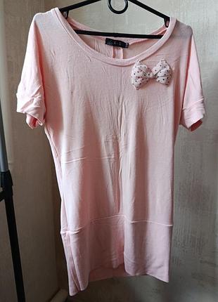 Цікава літня футболка.