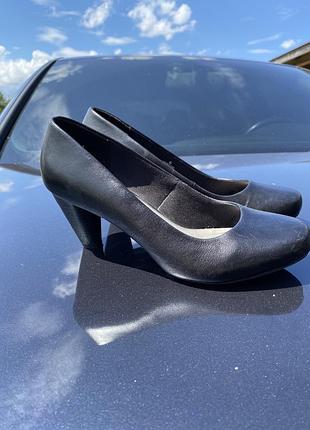 Туфлі чорні нат шкіра 25 см устілка каблук 7см