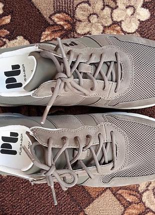 Кросівки 45 розміра