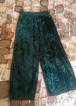 Дуже красиві бархаті плісировані кюлоти для справжніх модниць. довжина 70, пояс 27 резинка, крок 46