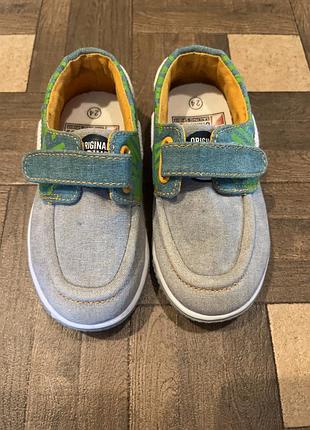 Яркие мокасины