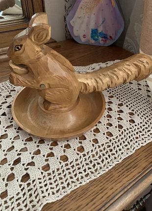 Продам дерев’яний горіхокол–“білка” (ручний різьблений)