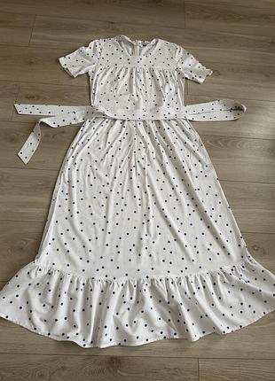 Довга легка сукня в горошок