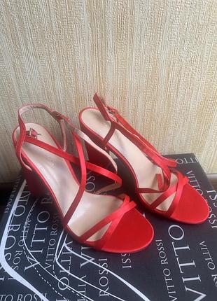 Босоніжки розмір 38 розмір