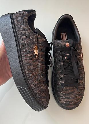 Жіночі кросівки