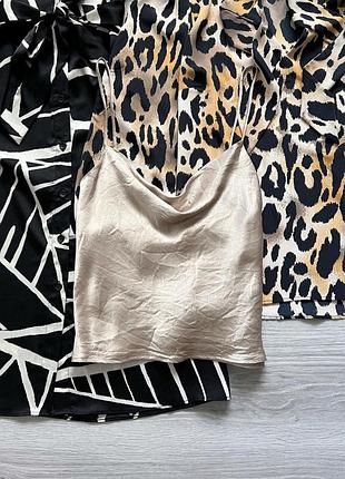 Топ атласний з цікавою спинкою