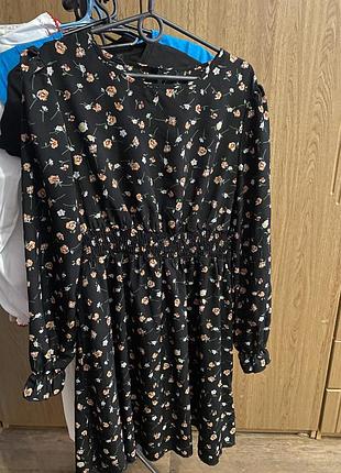 Сукня в квітах