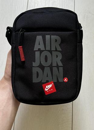 Сумка через плече jordan jumpman у чорному кольорі.