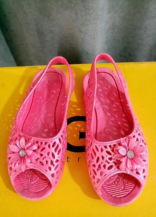 Босоножки ( мыльницы) размер 35