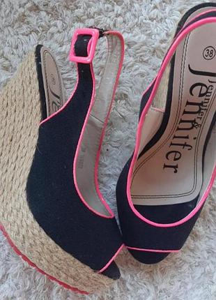 Ботольоны босоножки на платформе