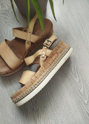 Босоніжки стильні