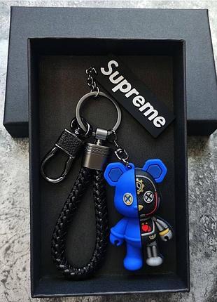 Брелок медвежонок bearbrick киборг supreme сине-черный