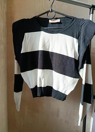 Цікава чорно-біла кофтинка