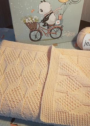 Дитячий в'язаний плед ручної роботи.