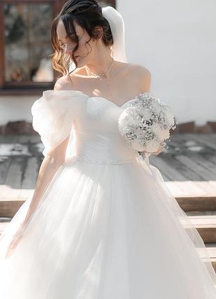 Весільна сукня з блискітками