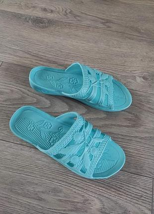 Женские шлепанцы