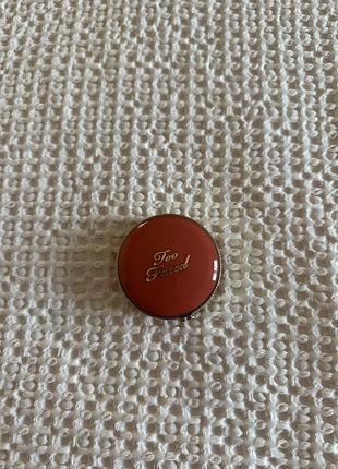 Рум'яна too faced cloud crush blush відтінок tequila sunset