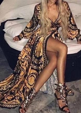 Гарна стильна вечірня сукня з орнаментом