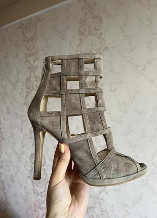 Босоніжки літні