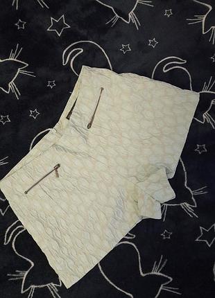 Шорты нежно- мятного оттенка от бренда zara