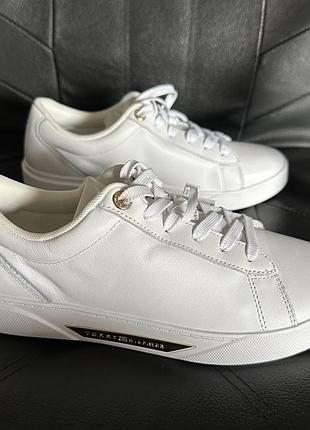 Tommy hilfiger. жіночі кеди. оригінал. шкіряні. розмір 40.