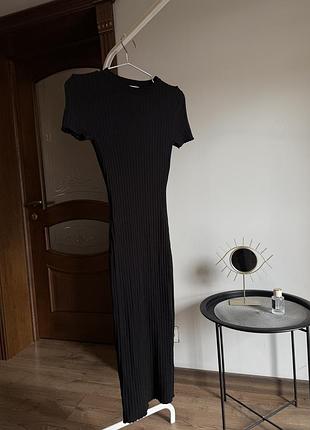 Чорна довга сукня