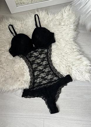 Кружевна комбінація