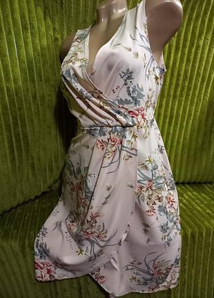 Тоненькое на запах с удлинённая спинкою платьице8/.10р