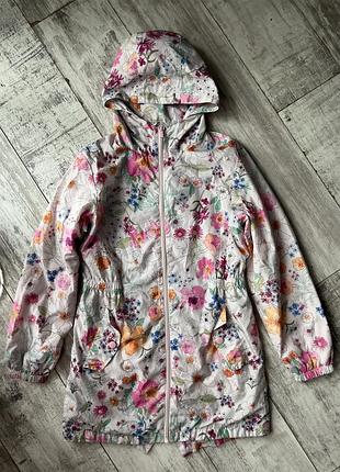 Парка на дівчинку