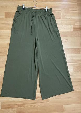 Укорочені штани на резинці