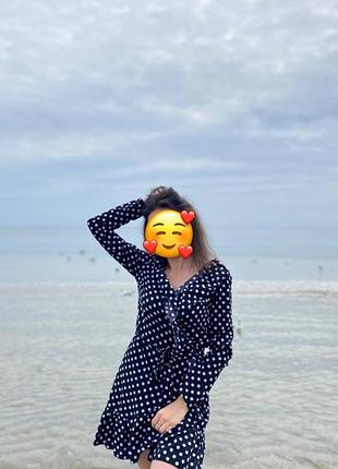 Жіноча сукня в горошок