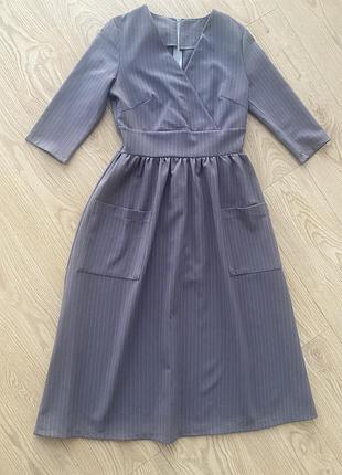 Сукня міді на осінь весна зима. сірого кольору в білу повздовжню смужку