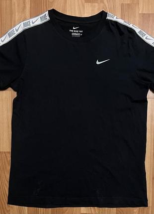 Футболка nike на лампасах