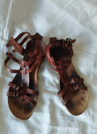 Коричневі шкіряні сандалі, босоніжки, натуральна шкіра, kickers, 39 р.