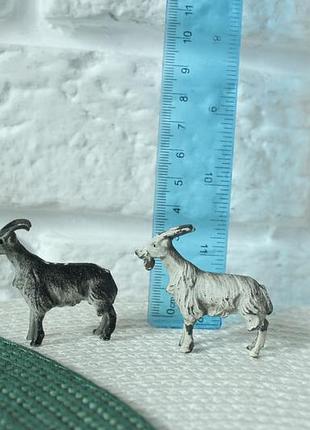 Пара вінтажних мініатюрних фігурок кіз, металеві