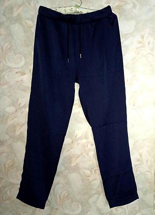 Повсякденні штани спортивного типу.