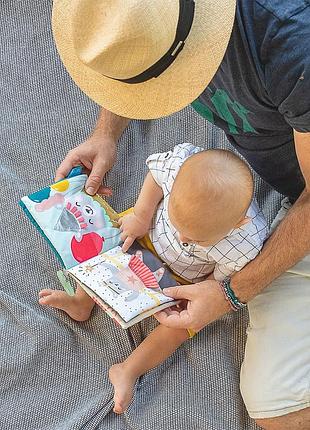 Развивающая книжка для коляски - что наденет мишка пол