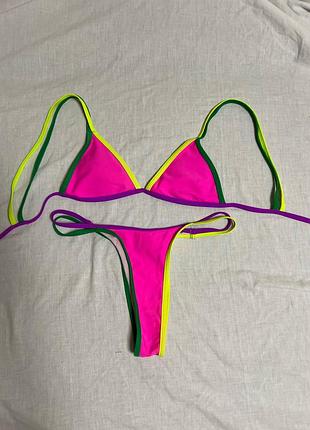 Яскравий купальник